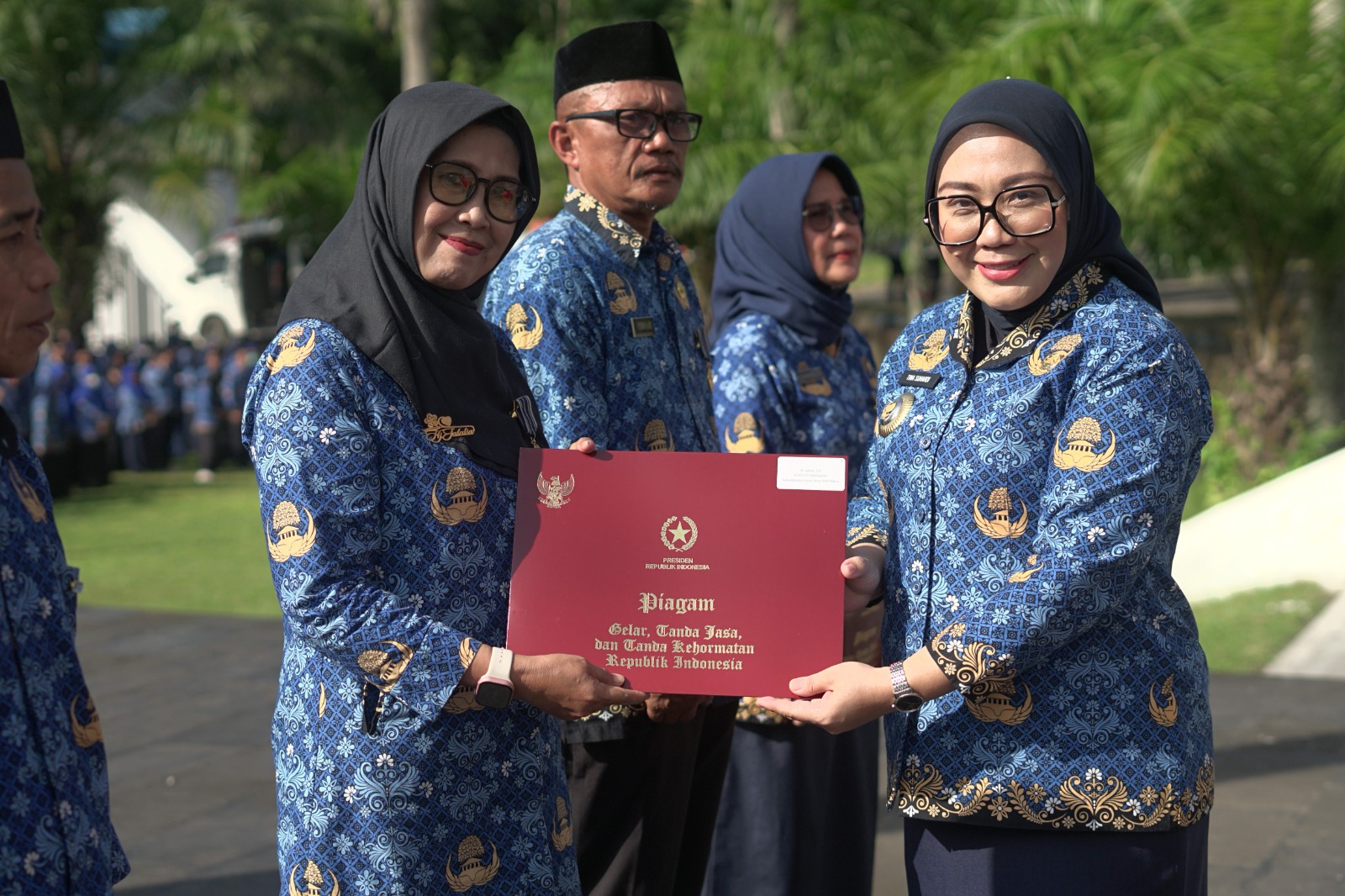 Pemberian Piagam Karya Satya 20 Thn